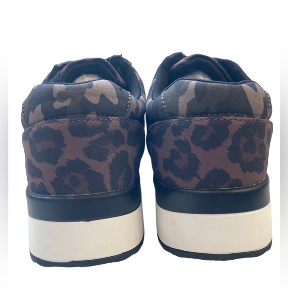 Crazy Train Women’s Camo Wild Kicks Sneakers - NWOT - Picture 5 of 5
